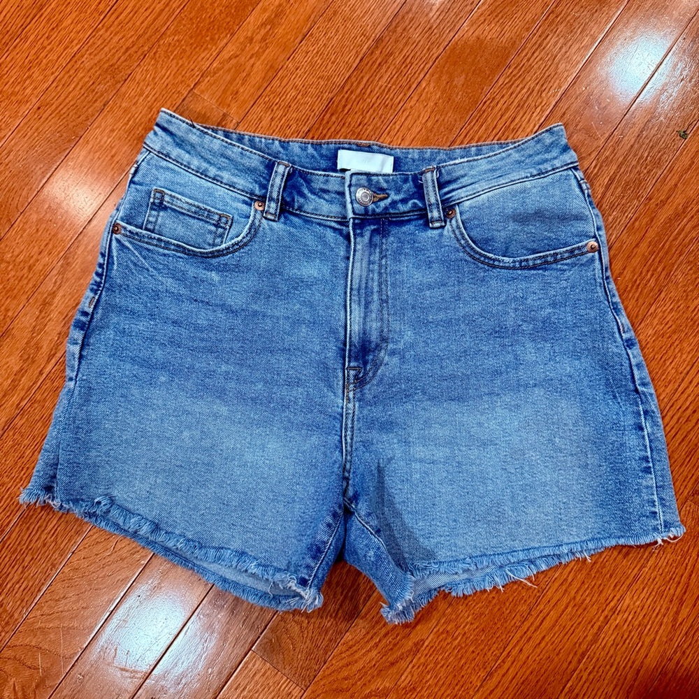 H&M Denim Jean Mom Shorts High Waisted Rise Raw Frayed Hem Womens 10 Light Wash